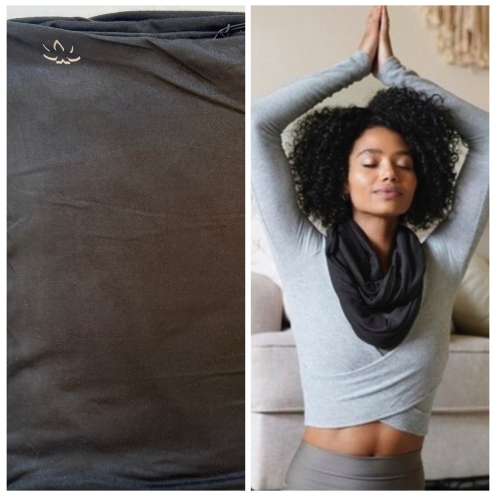 Beyond Yoga Hidden Pocket Infinity Scarf Wrap Black One Size